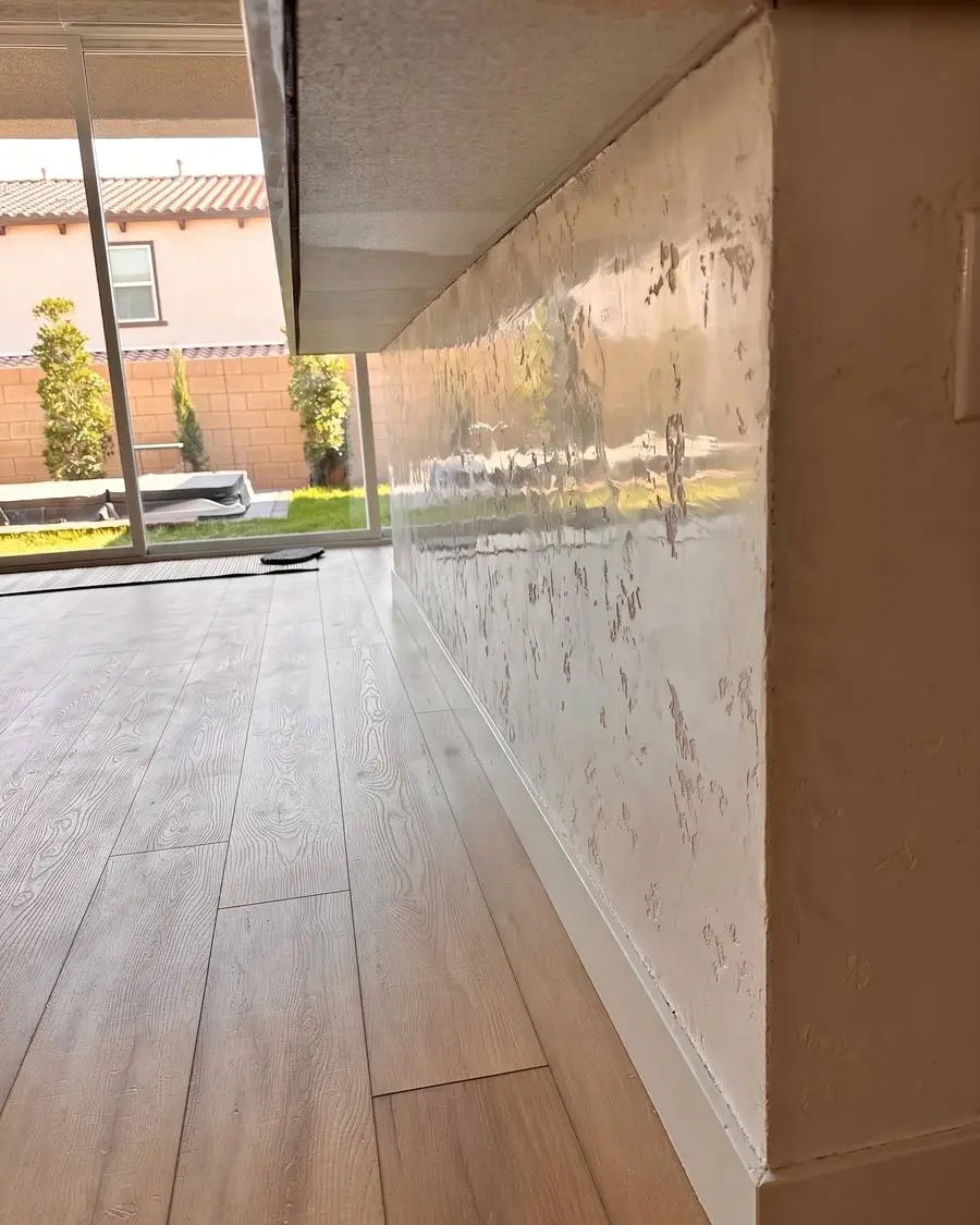 Isla de cocina terminada en estuco efecto mármol